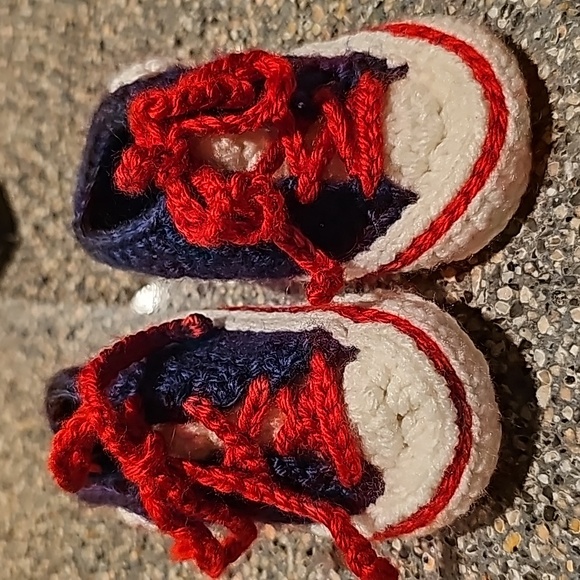 STUNNING BABY CROCHET RED WHITE BLUE BOOTIES - Picture 2 of 5